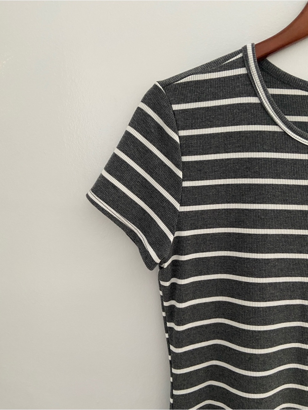 NWOT Striped T-Shirt Dress Grey White Short Sleeve Crew Neck Bodycon - Picture 6 of 13